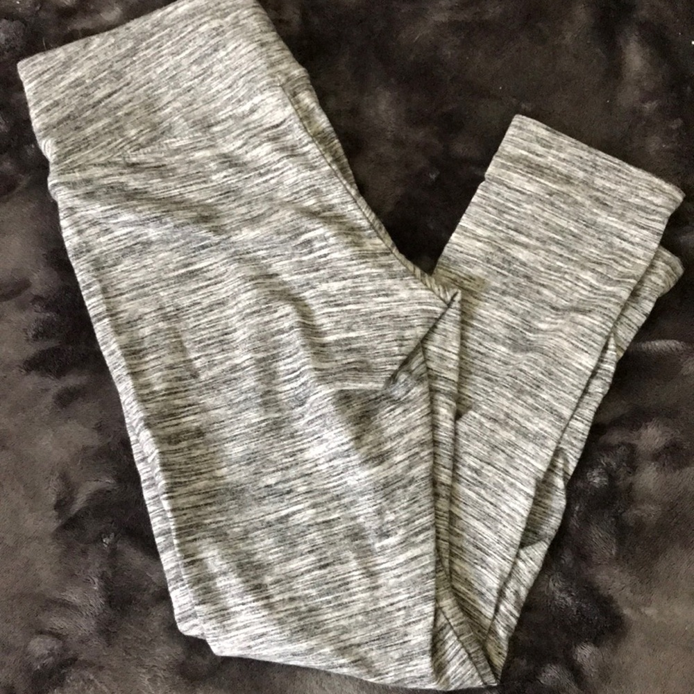 AE Cropped Gray Leggings
